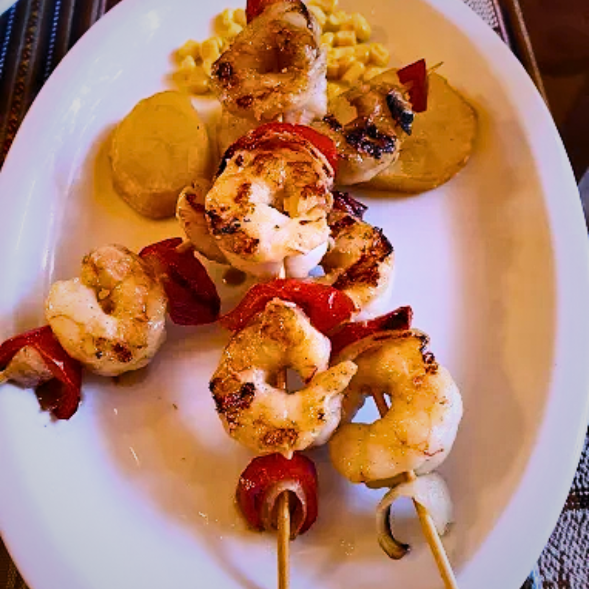 Brochetas de camarones a la parrilla