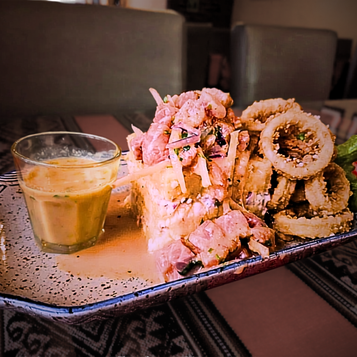 Causa acevichada de salmón rosado